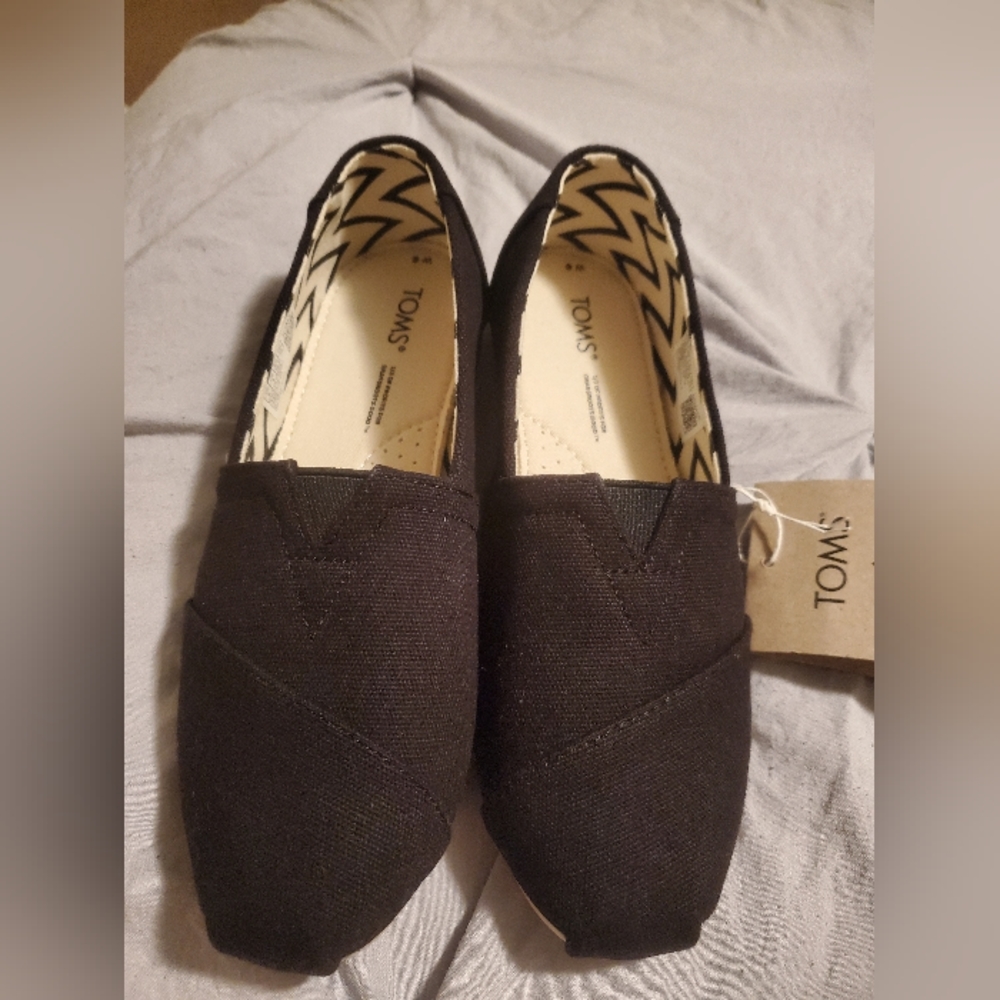 New Black Toms size 6